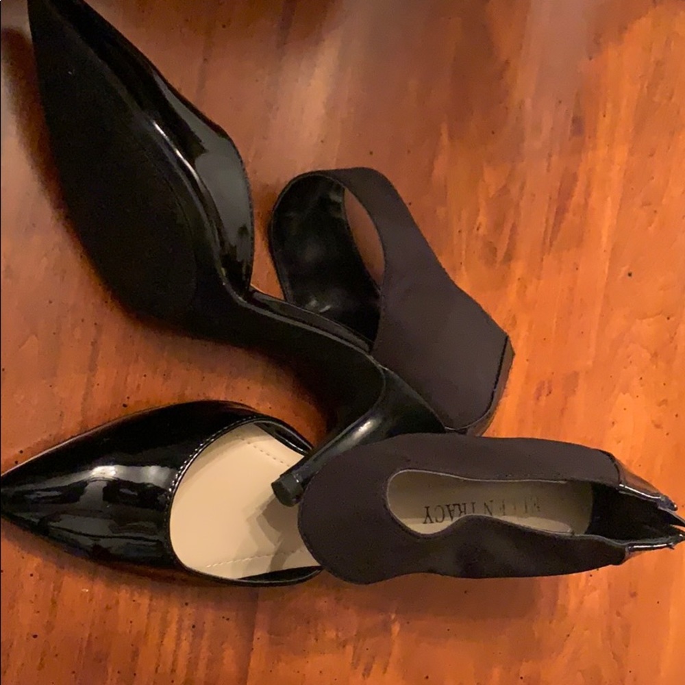 Ellen Tracy Pump